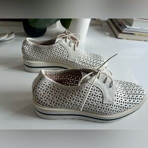 VINTAGE Pertini White Leather Perforated Lace-Up Platform Loafers Derbies Shoes